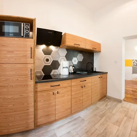 フレッシュ アパート クラクフ